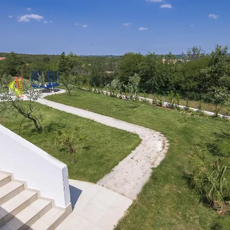 Вилла Land Лабин